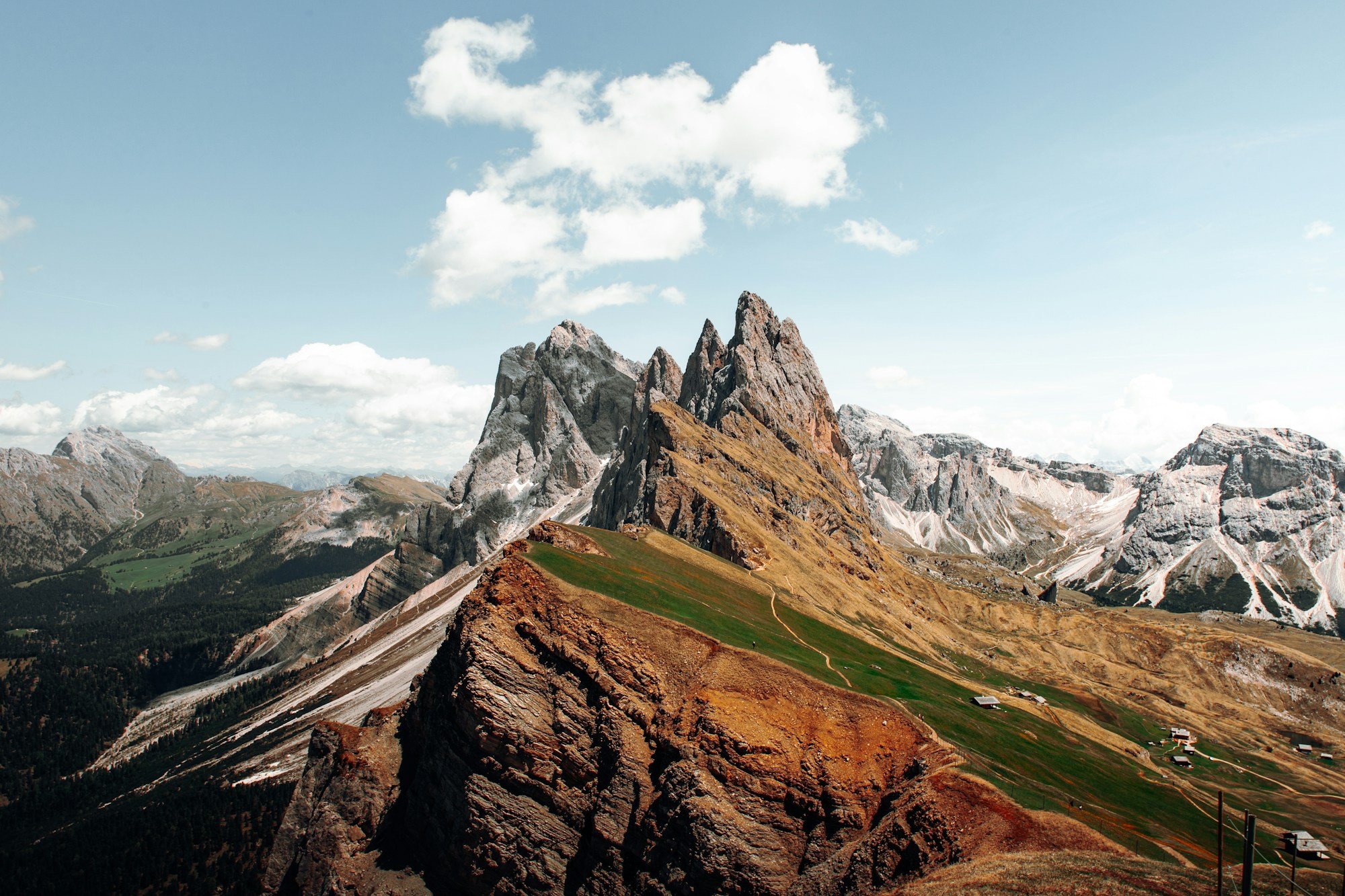 Die markanten Geislerspitzen an der Seceda in den Südtiroler Dolomiten